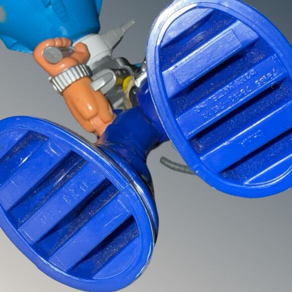 Fisher Price Rescue Hero’s Captain Cuffs Figure & Bull Horn - Picture 5 of 6